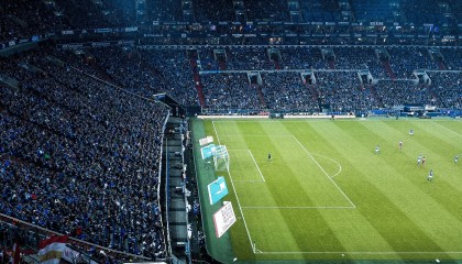 爱游戏平台体验-惊险或喜悦：比赛中的突发意外，惊险和刺激的意思一样吗