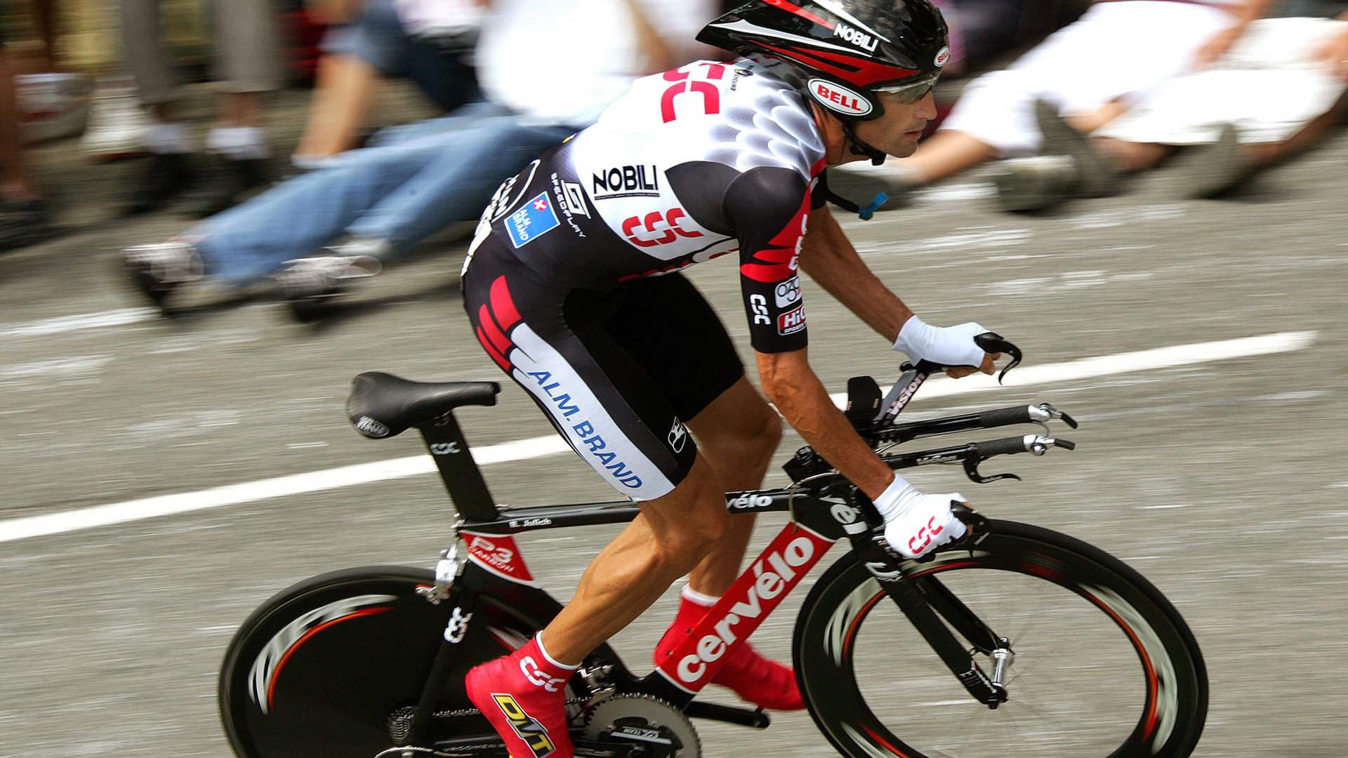 马刺中锋阿德成功助攻刷新生涯助攻总数，马刺致敬阿德视频